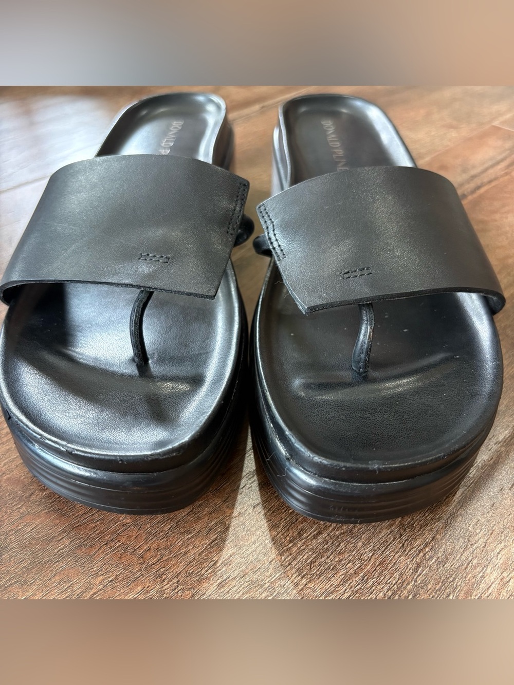 Donald J Pliner Fifi Women 9.5 M Black Leather Platform Toe Loop Sandals - Picture 9 of 9